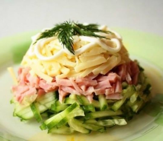 სალათი - კოქტეილი ლორითა და ყველით