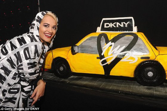 რიტა ორა "DKNY"-ის რეკლამაში