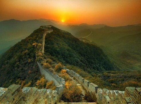 მზის  ჩასვლა   ჩინეთის დიდ  კედელთან