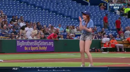 Carly Rae Jepsen Throws Terrible First Pitch.flv